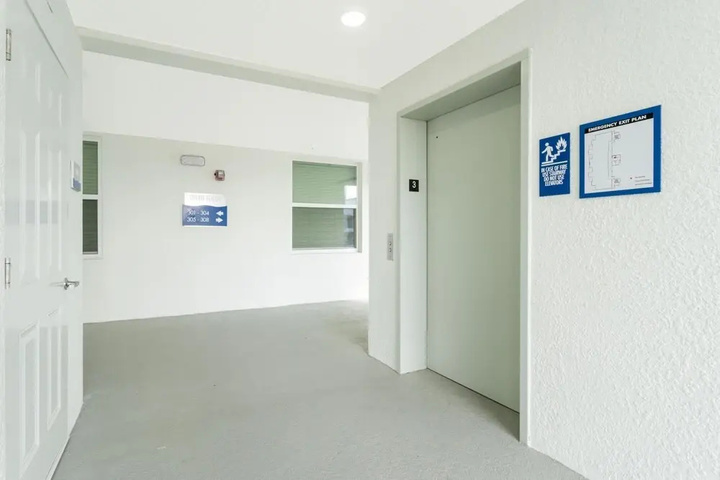 Room 17 of 33