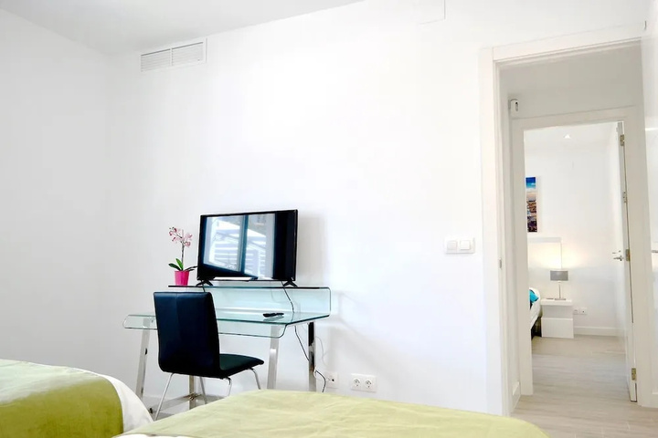 Room 4 of 12