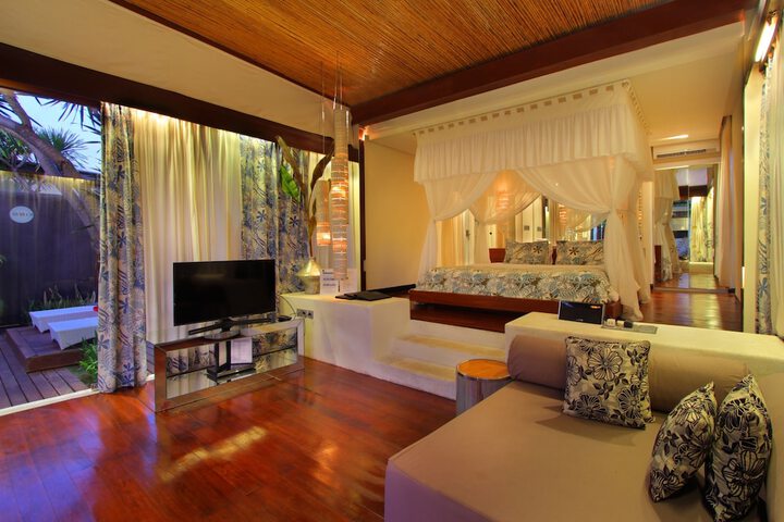 Room 4 of 49