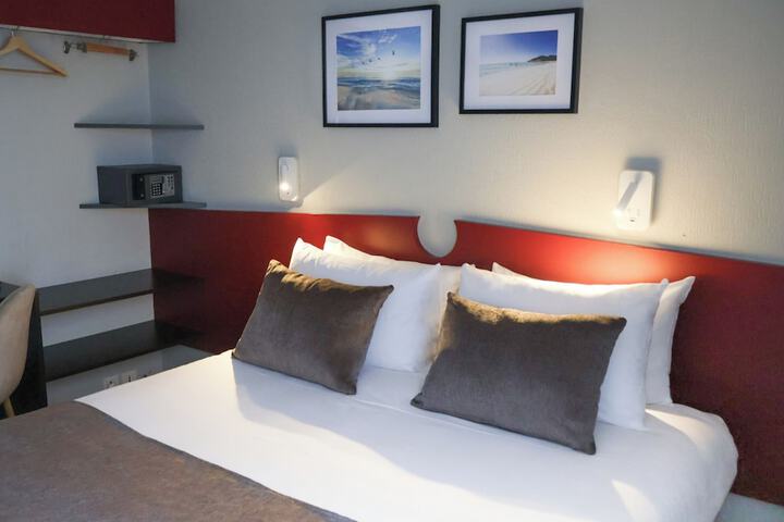 Room 4 of 17