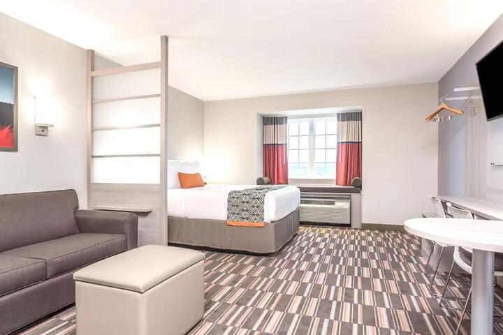2 Queen Beds (5 of 10)