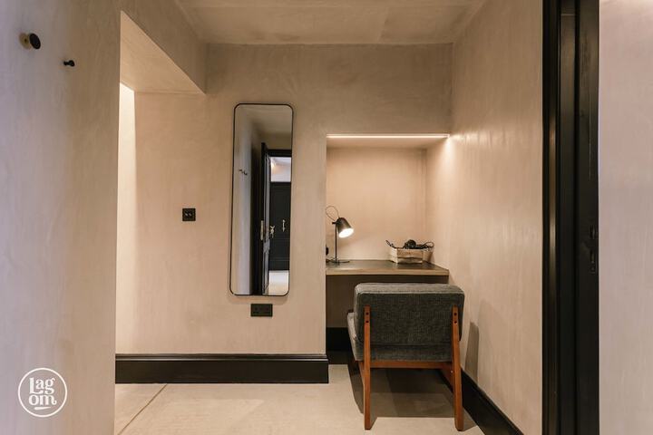 Room 27 of 68