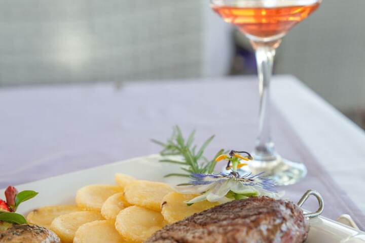 Dining 127 of 196