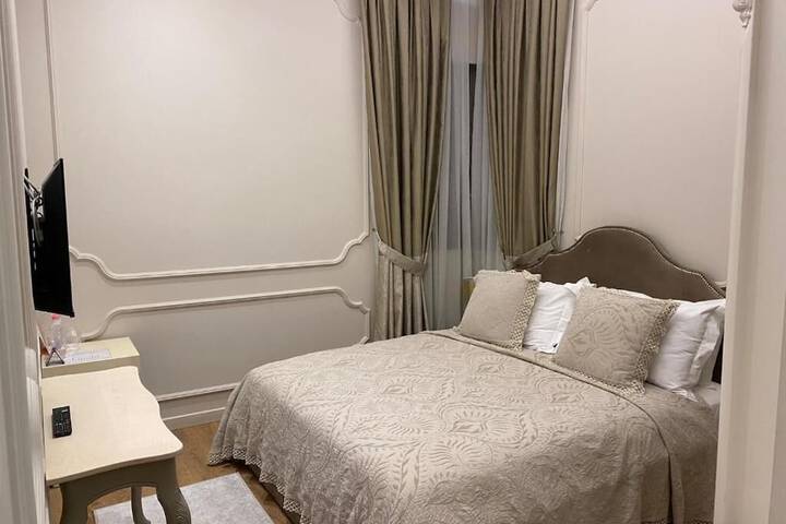 Room 9 of 23