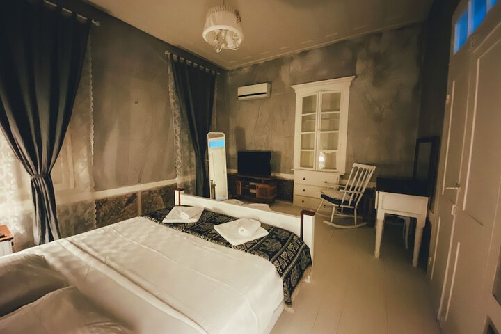 Room 10 of 79