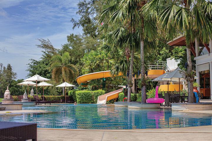 Hotel with Pool