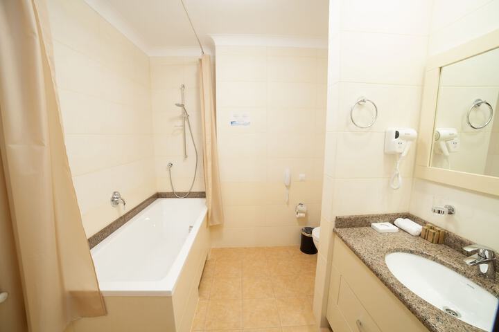 Room 42 of 119