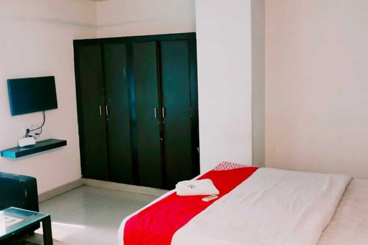 Room 10 of 14