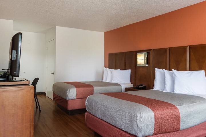 Room 28 of 61