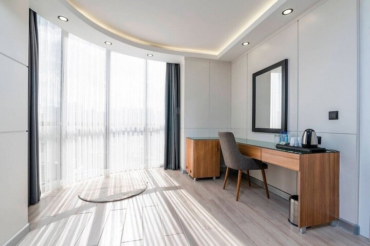 Room 12 of 18
