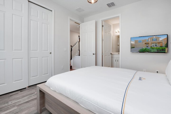 Room 14 of 80