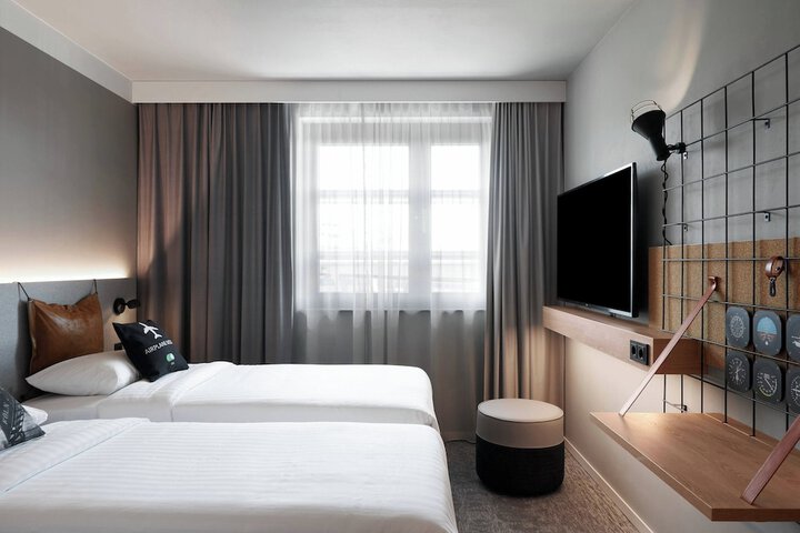 Room 12 of 48