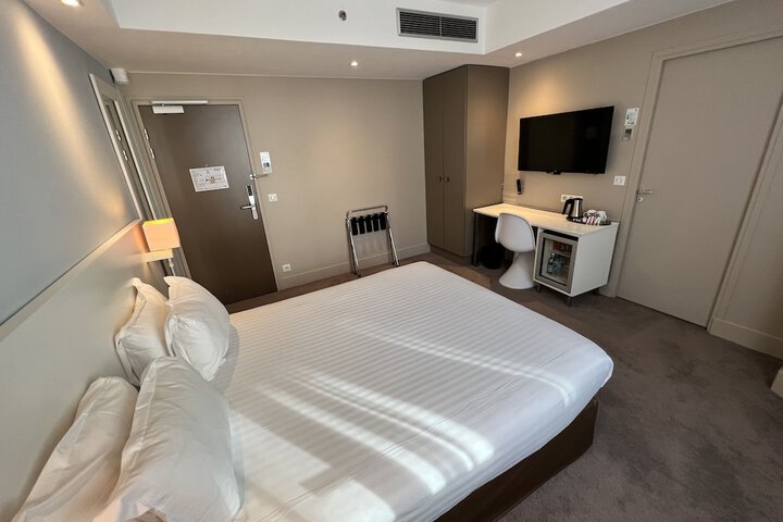 Room 18 of 92