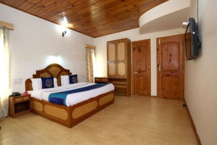 Room 11 of 24