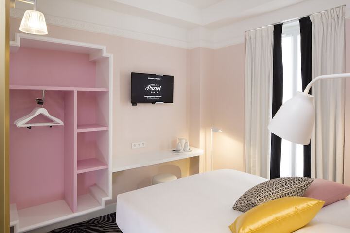 Room 6 of 20