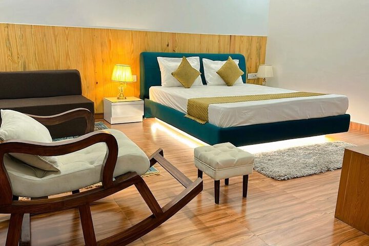 Room 4 of 16
