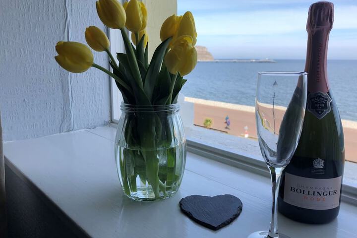 Lounge 46 of 54