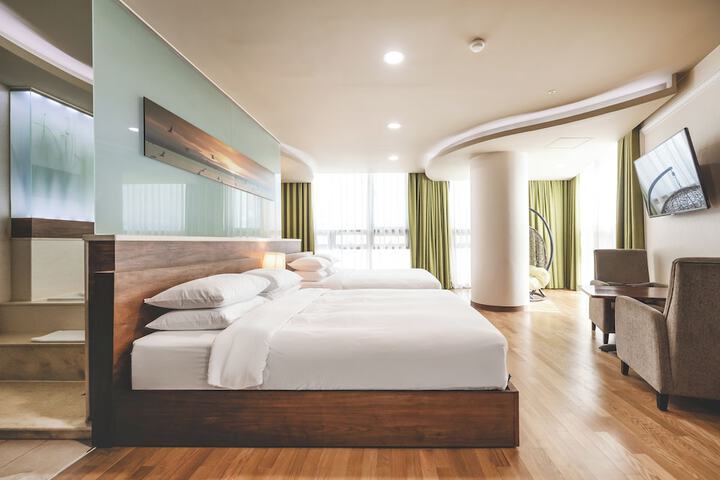 Room 95 of 151