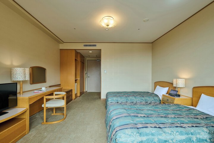 Room 15 of 83