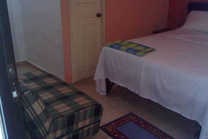 Room 6 of 12