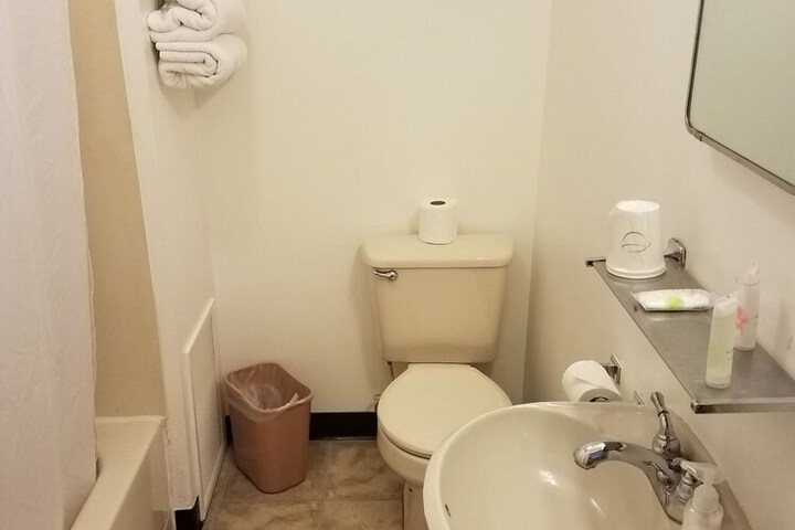 Room 19 of 34