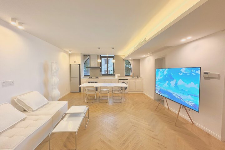 Room 11 of 21