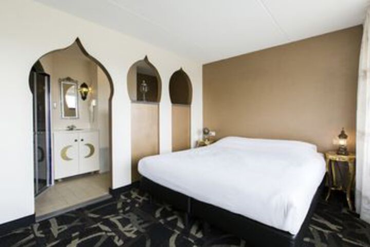 Room 46 of 77