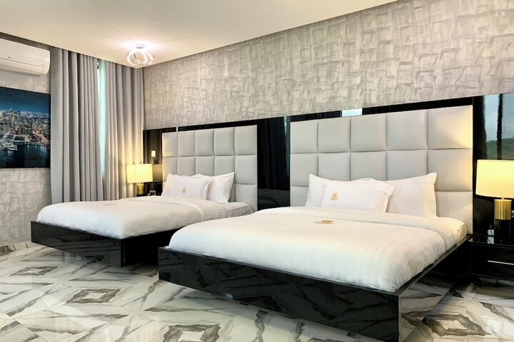 Room 2 of 121
