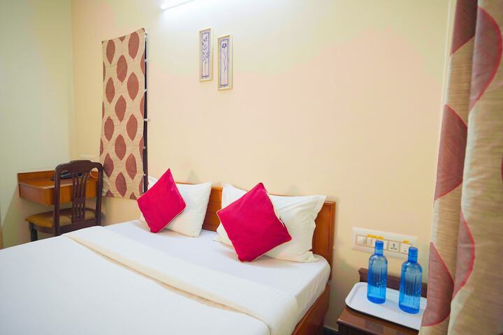 Room 4 of 18