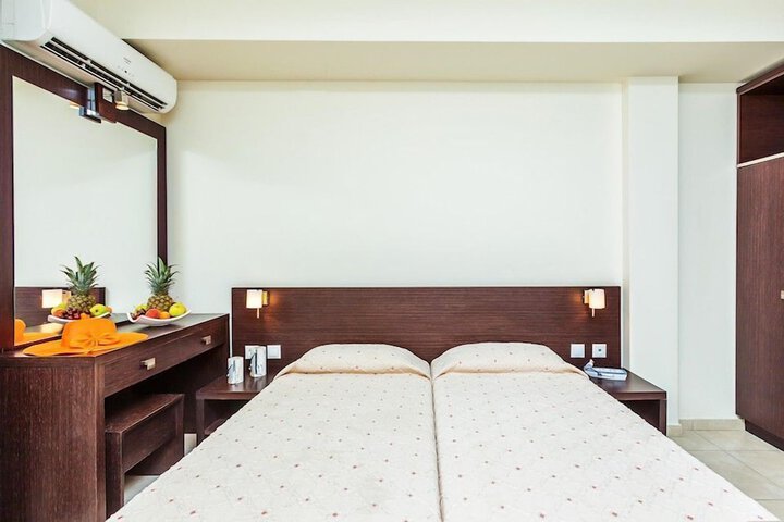Room 15 of 48