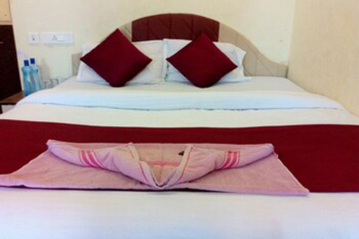 Room 10 of 14