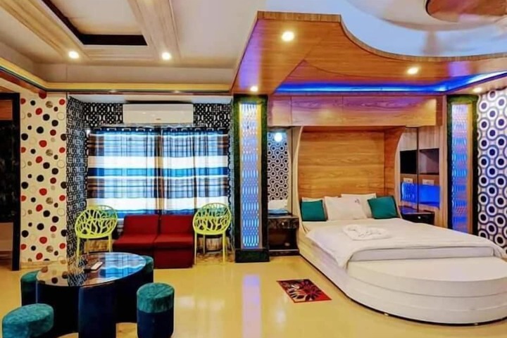 Room 2 of 22