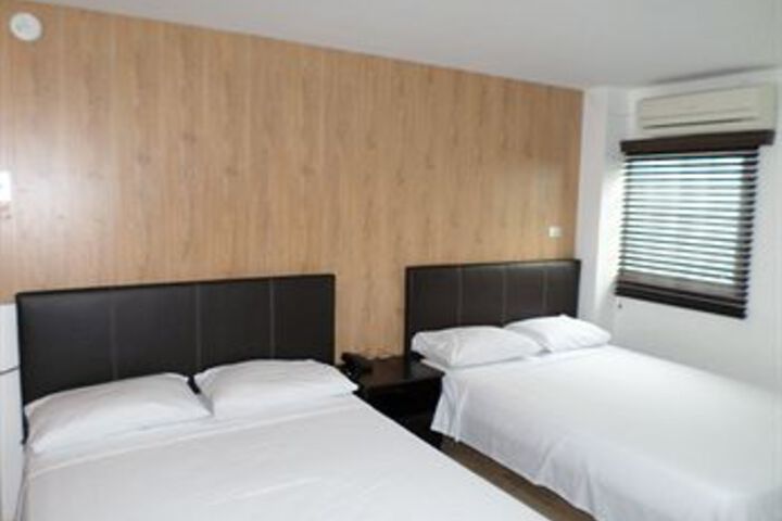Room 11 of 25