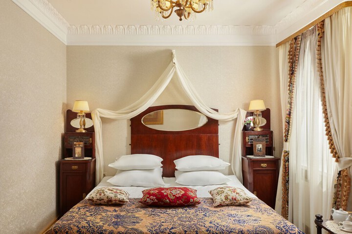 Room 5 of 73