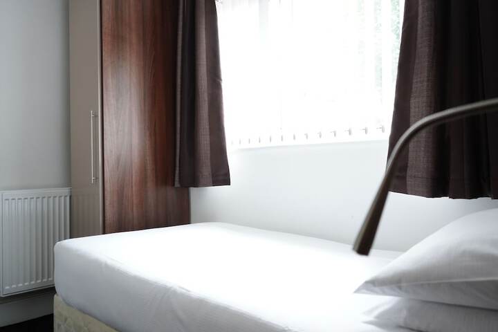 Room 28 of 62