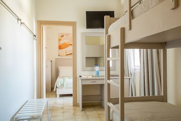 Room 6 of 93