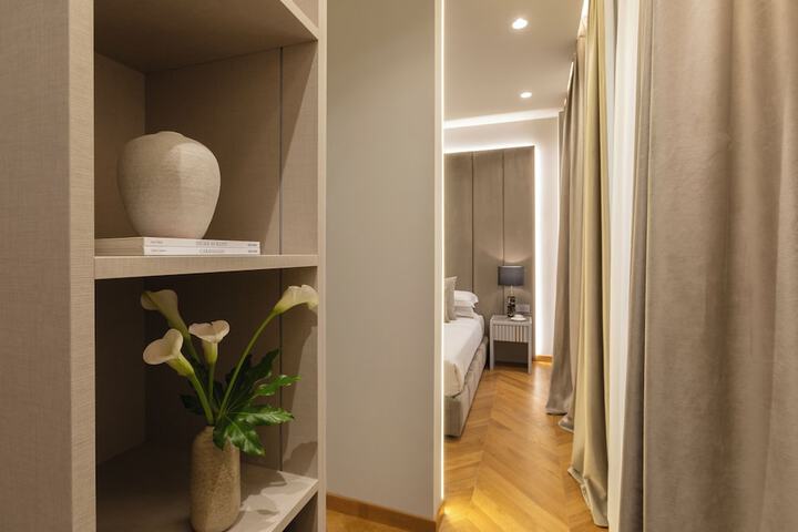 Room 42 of 76