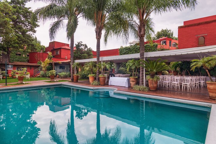 Hotel with Pool