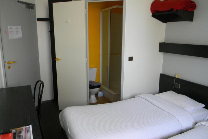 Room 13 of 25