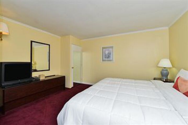 Room 4 of 13