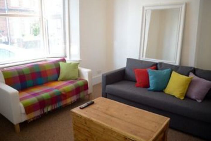 Lounge 20 of 25