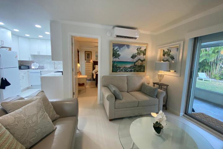 Closest 1BR to Vanderbilt Beach full kitchen with dishwasher, ALL NEW!