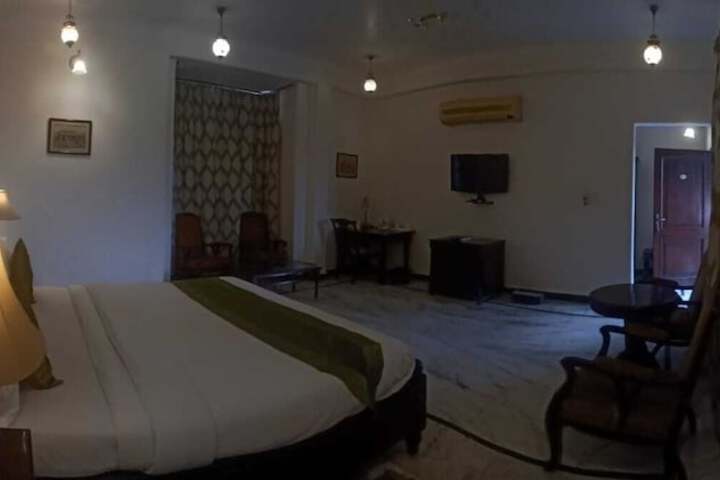 Room 16 of 47