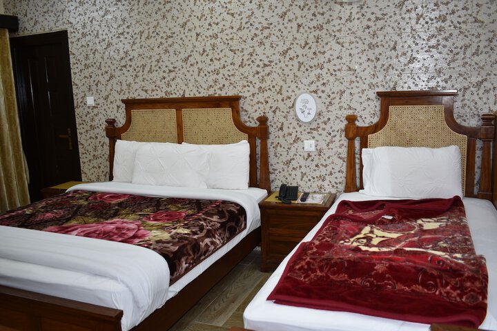Room 6 of 28