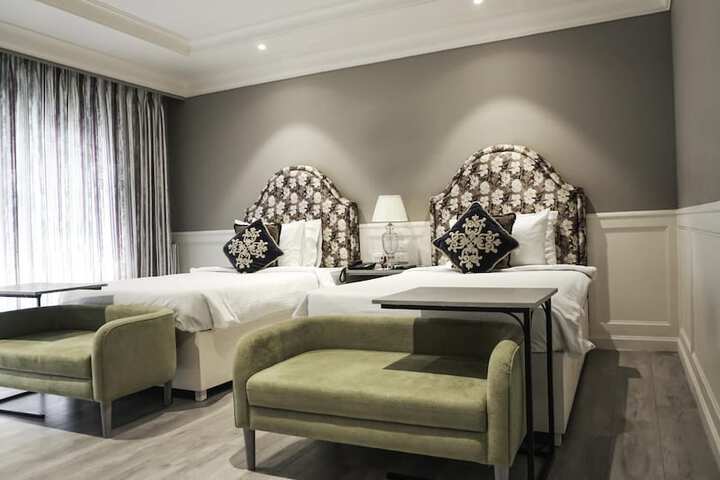 Room 25 of 158