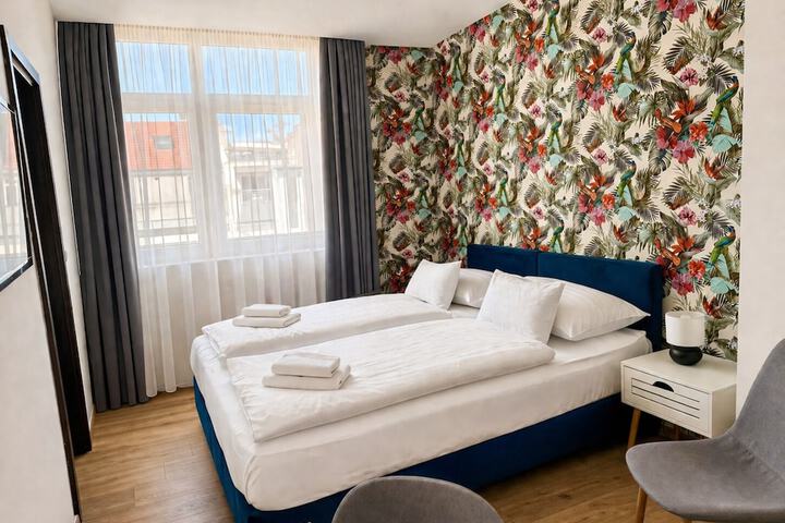 Room 27 of 118