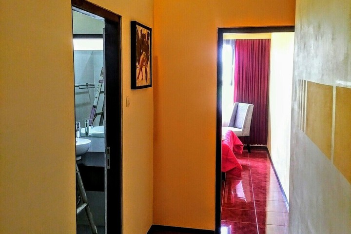 Room 30 of 103