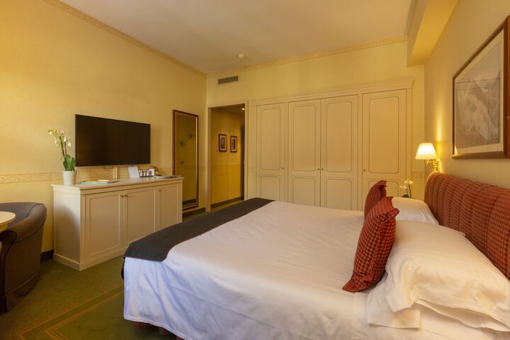 Room 4 of 62