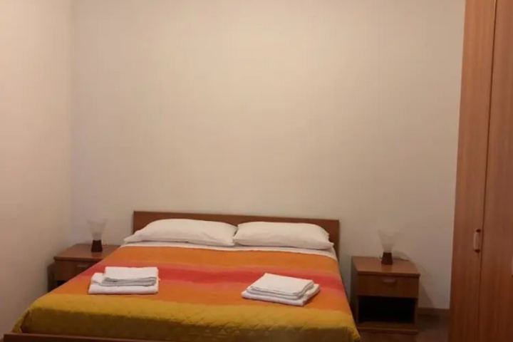 Room 12 of 22
