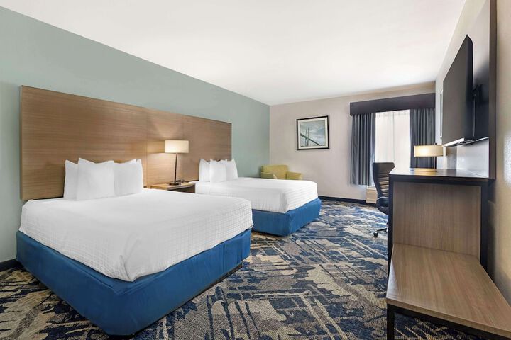 Suite 1 King Bed Sofa Bed Microwave and Refrigerator Full Breakfast (8 of 14)
